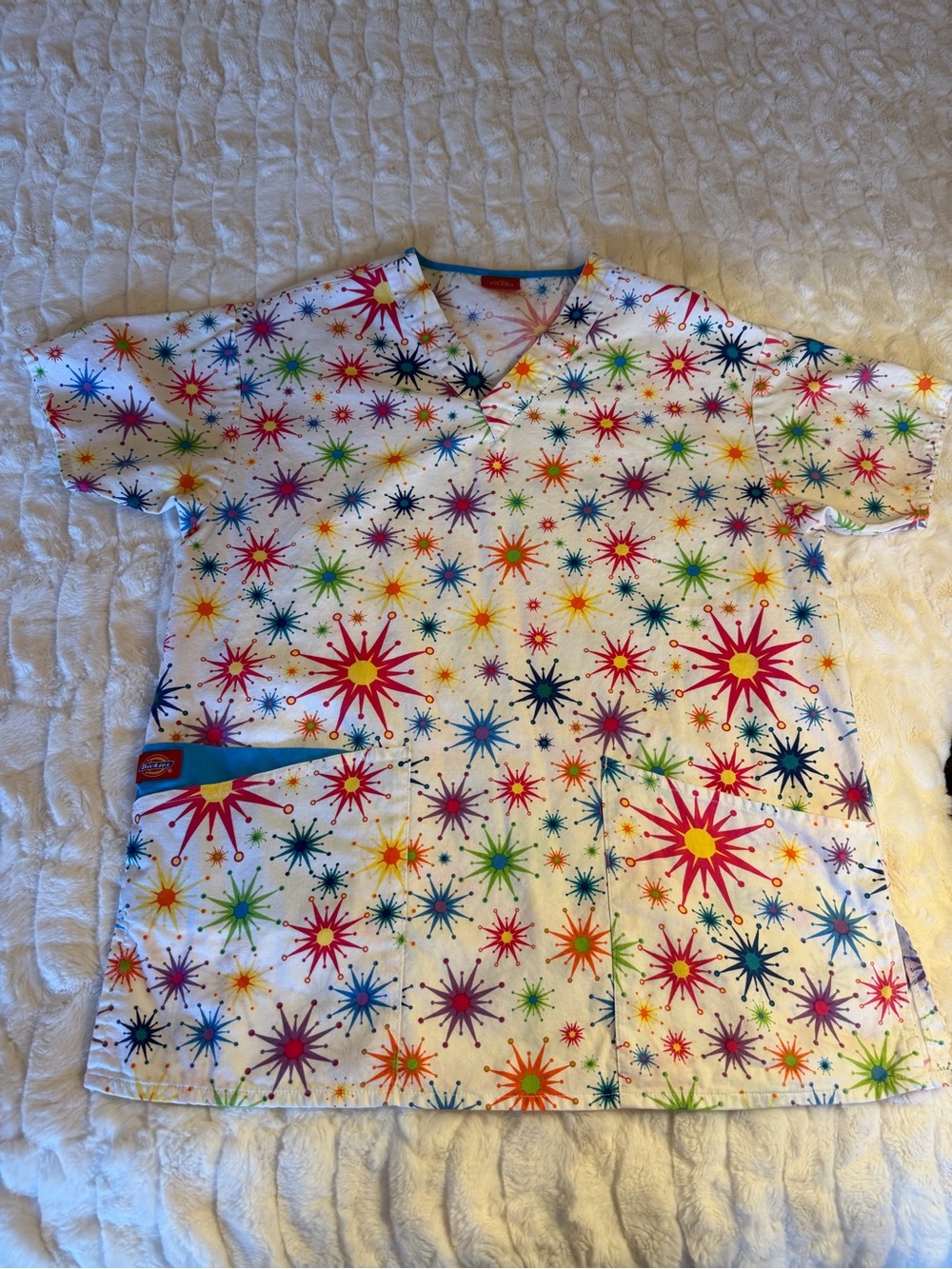 White & Blue Scrub Set With Multicolor Starburst Pattern - Picture 3 of 12